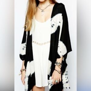 Stylish Black and White Women's kimono